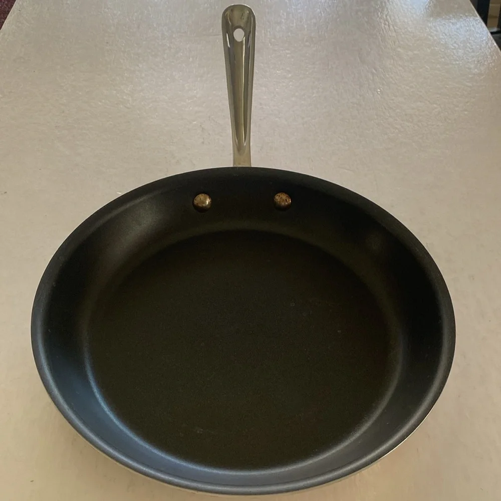 All Clad D3 Stainless Steel 9” Non Stick Frying Pan. Made in USA